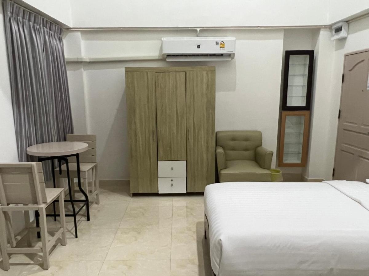 Mall Suites Hotel Бангкок Экстерьер фото