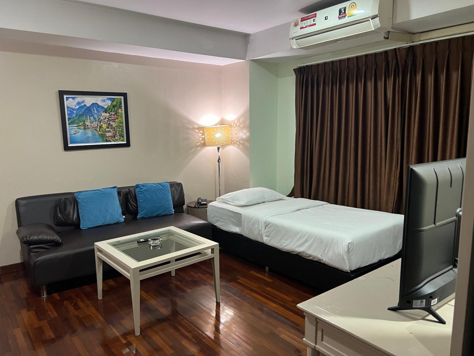 Mall Suites Hotel Бангкок Экстерьер фото