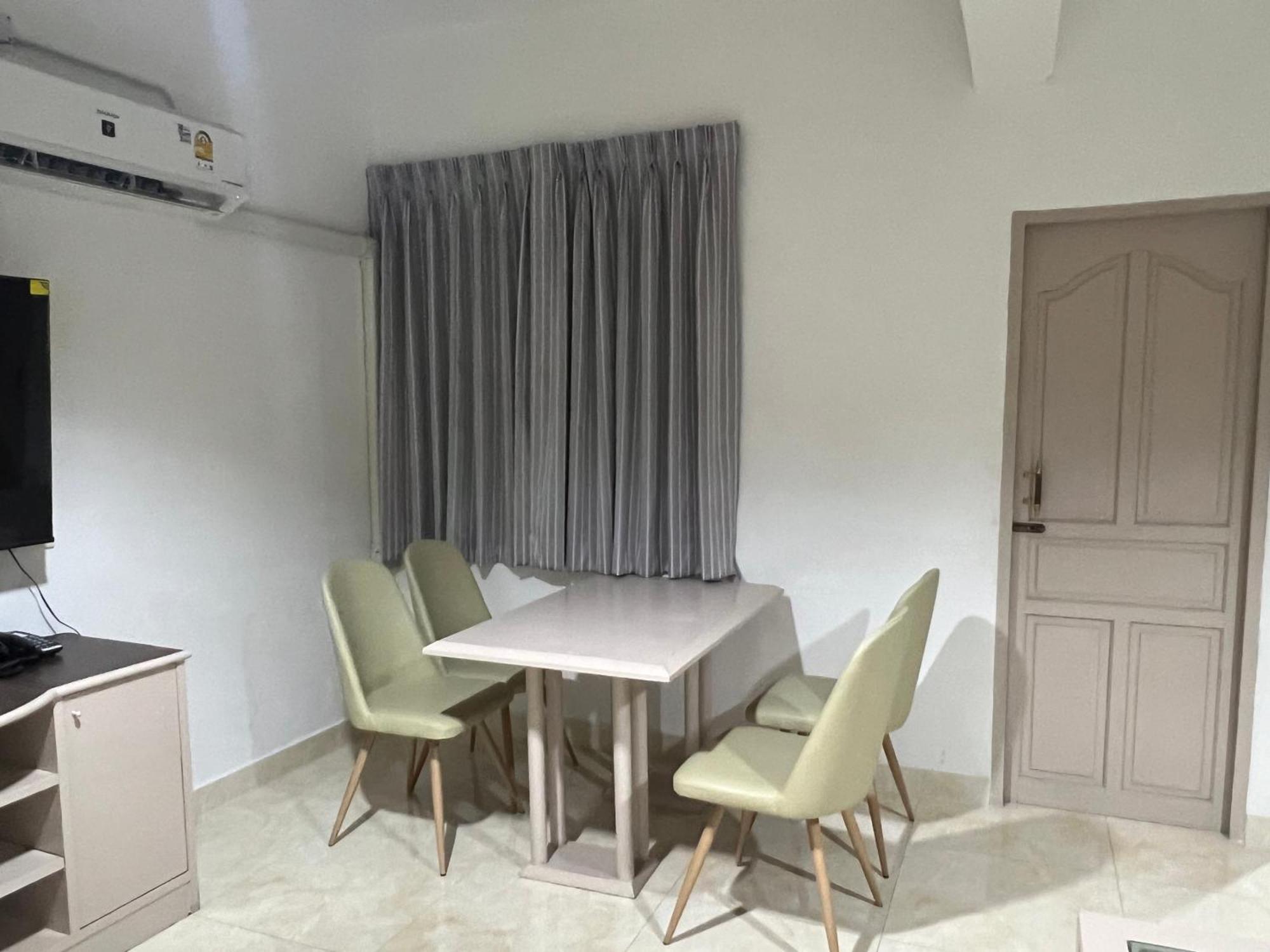 Mall Suites Hotel Бангкок Экстерьер фото