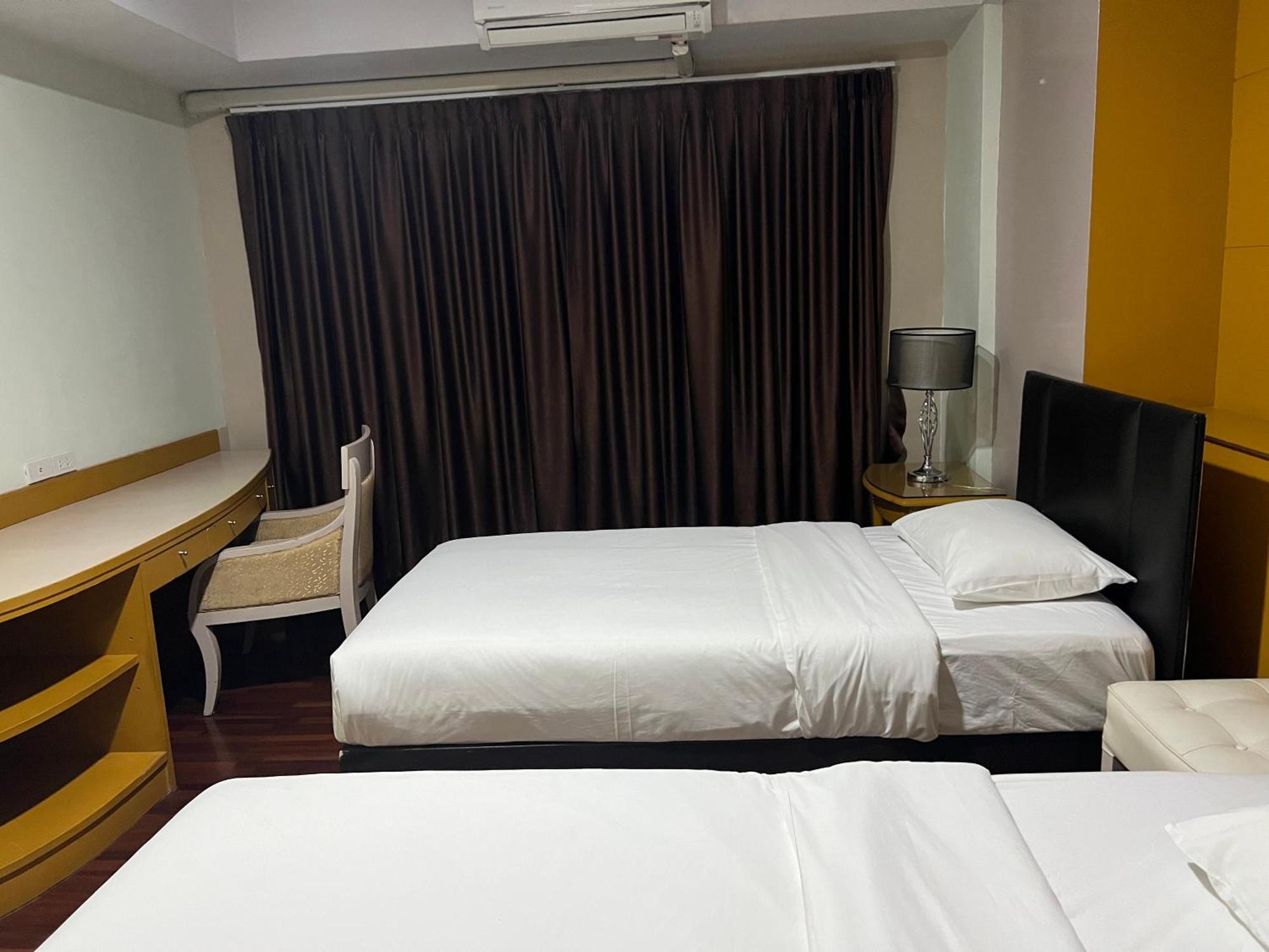 Mall Suites Hotel Бангкок Экстерьер фото