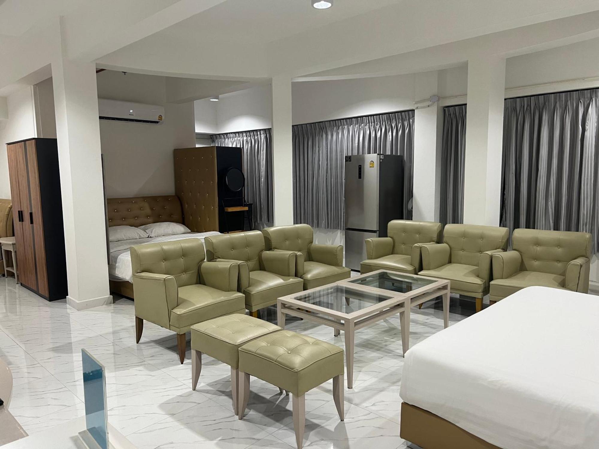 Mall Suites Hotel Бангкок Экстерьер фото
